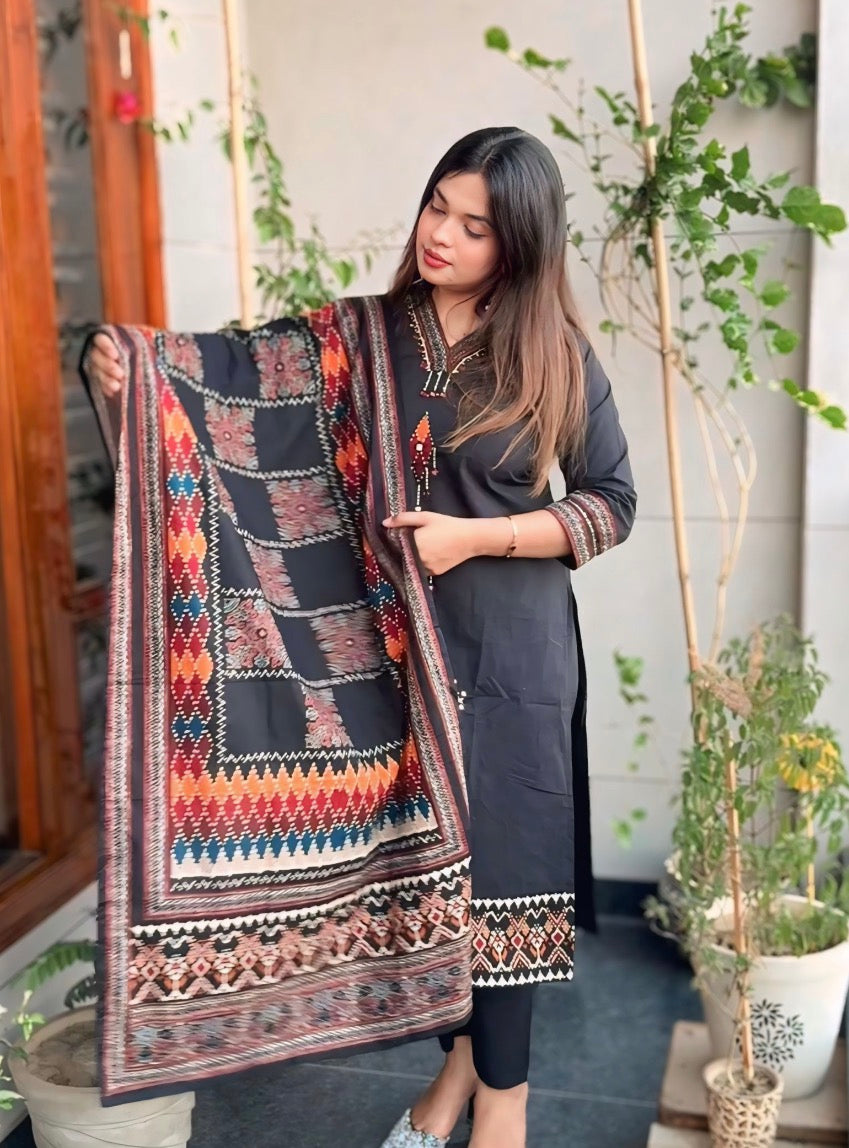 Black Ekkat Print Patch Work with Mirror Detailing Suit Set❤