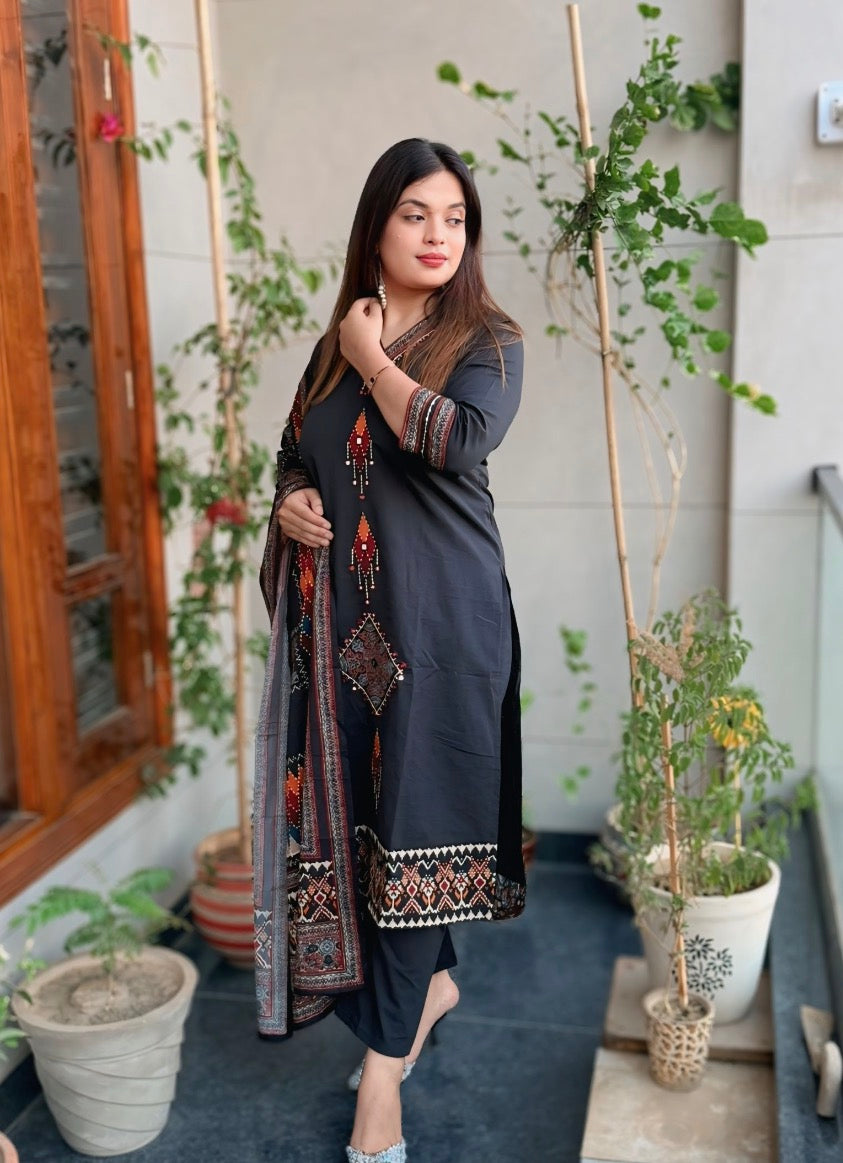 Black Ekkat Print Patch Work with Mirror Detailing Suit Set❤