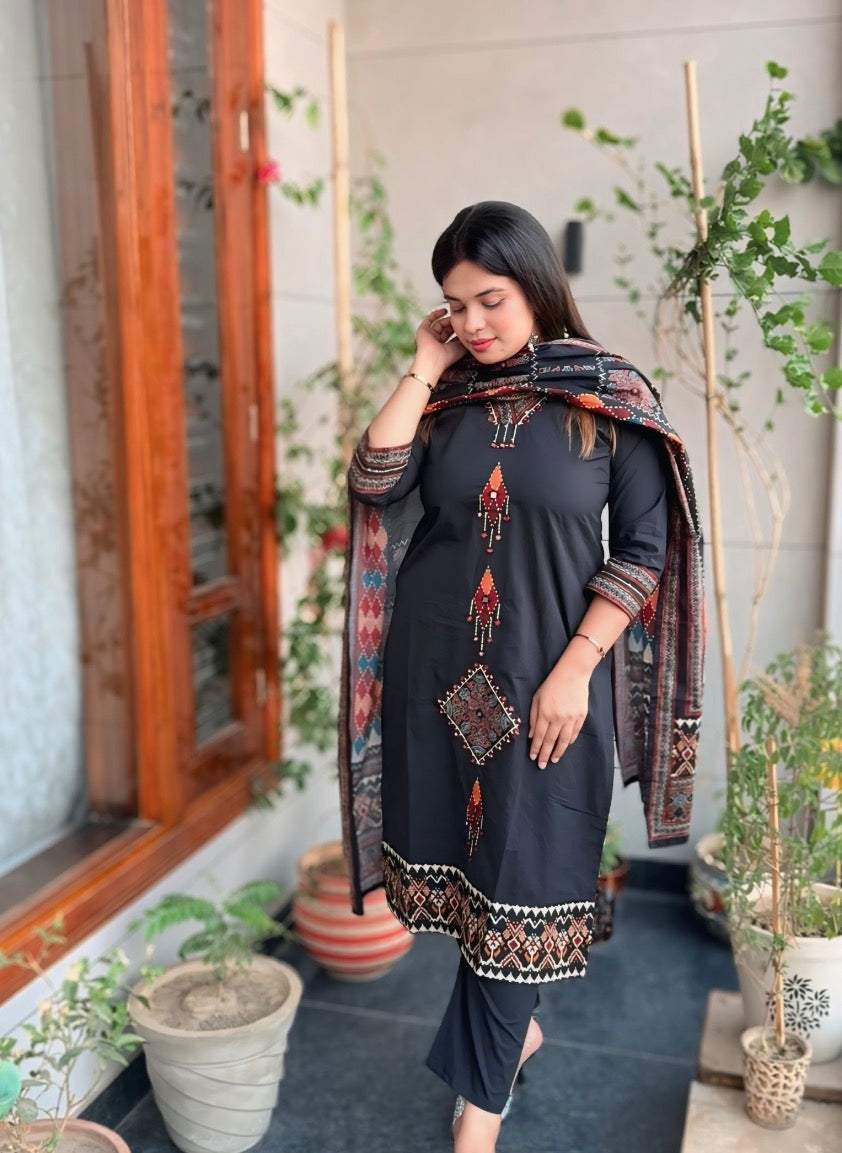 Black Ekkat Print Patch Work with Mirror Detailing Suit Set❤