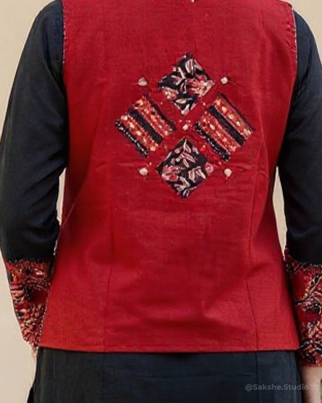 Elephant Motif Thread Work Cotton Kurta with Detachable Jacket & Straight Pant - Sakshe Studio